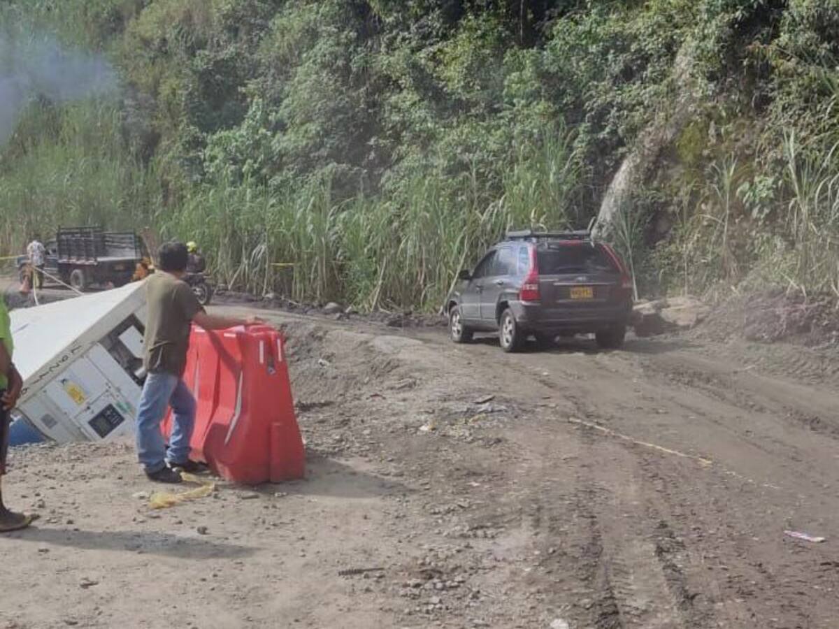 Paso restringido para vehículos de carga en la vía que comunica a Supía con Pacífico Tres