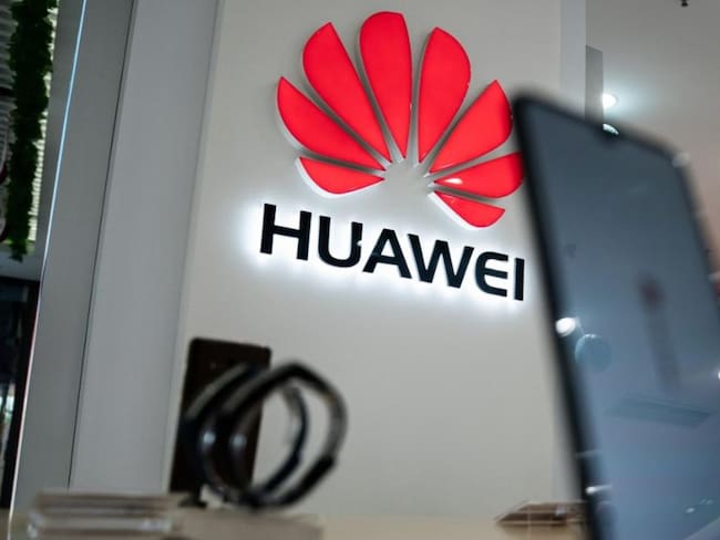 Ventas internacionales de Huawei caen un 40%
