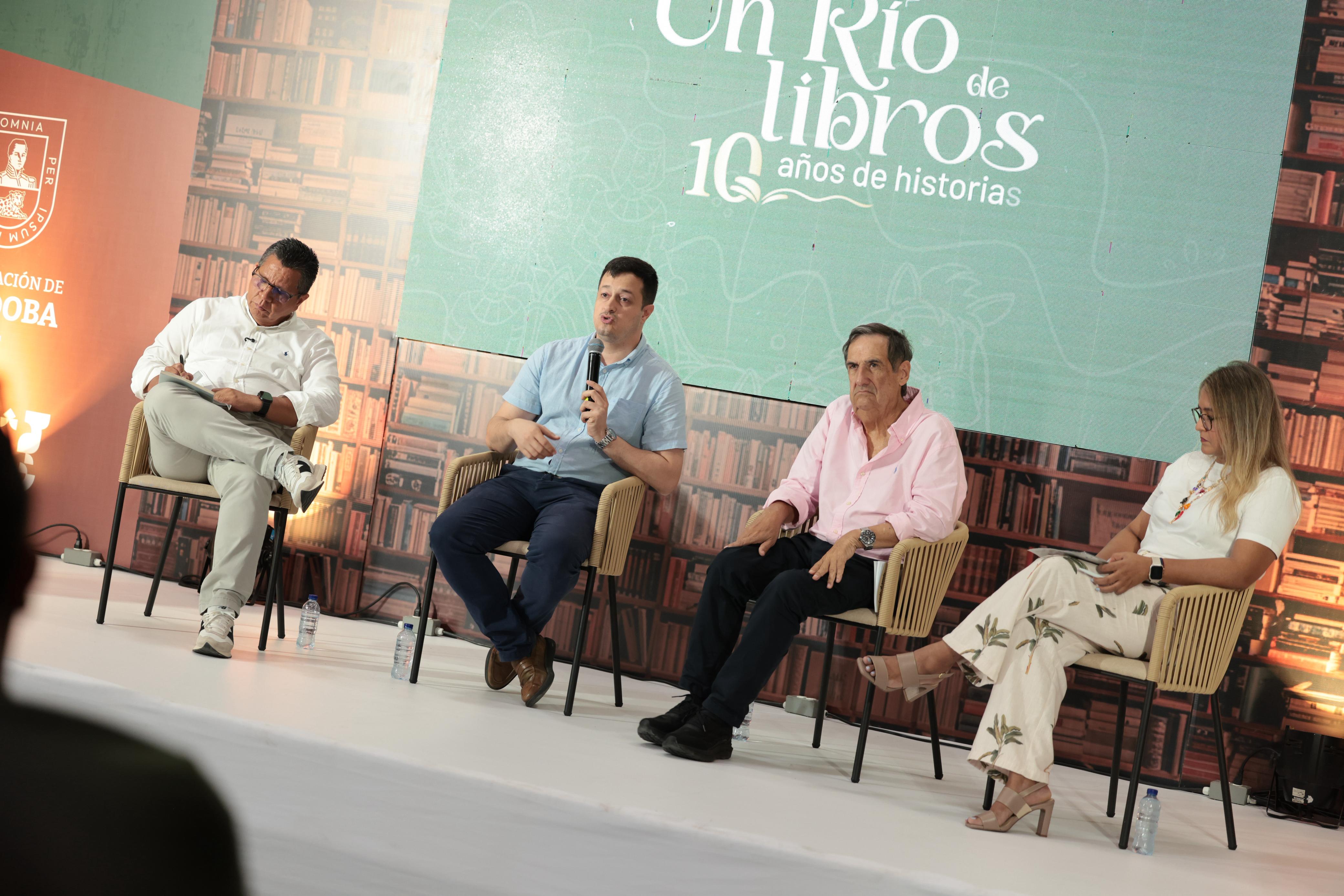 Rectores de universidades del Caribe en un foro en la Feria Un Río de Libros en Montería.