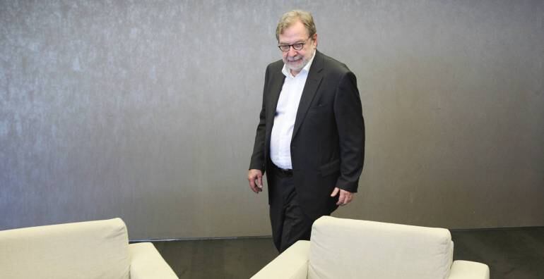 Juan Luis Cebrián, antes de la presentación de sus memorias, 'Primera página'.