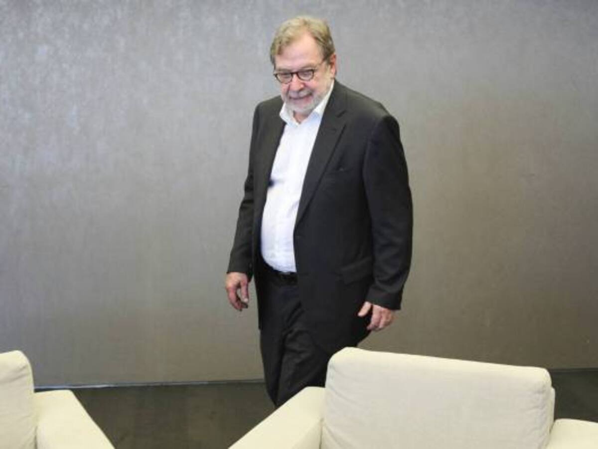 Un periodista entre políticos y poetas