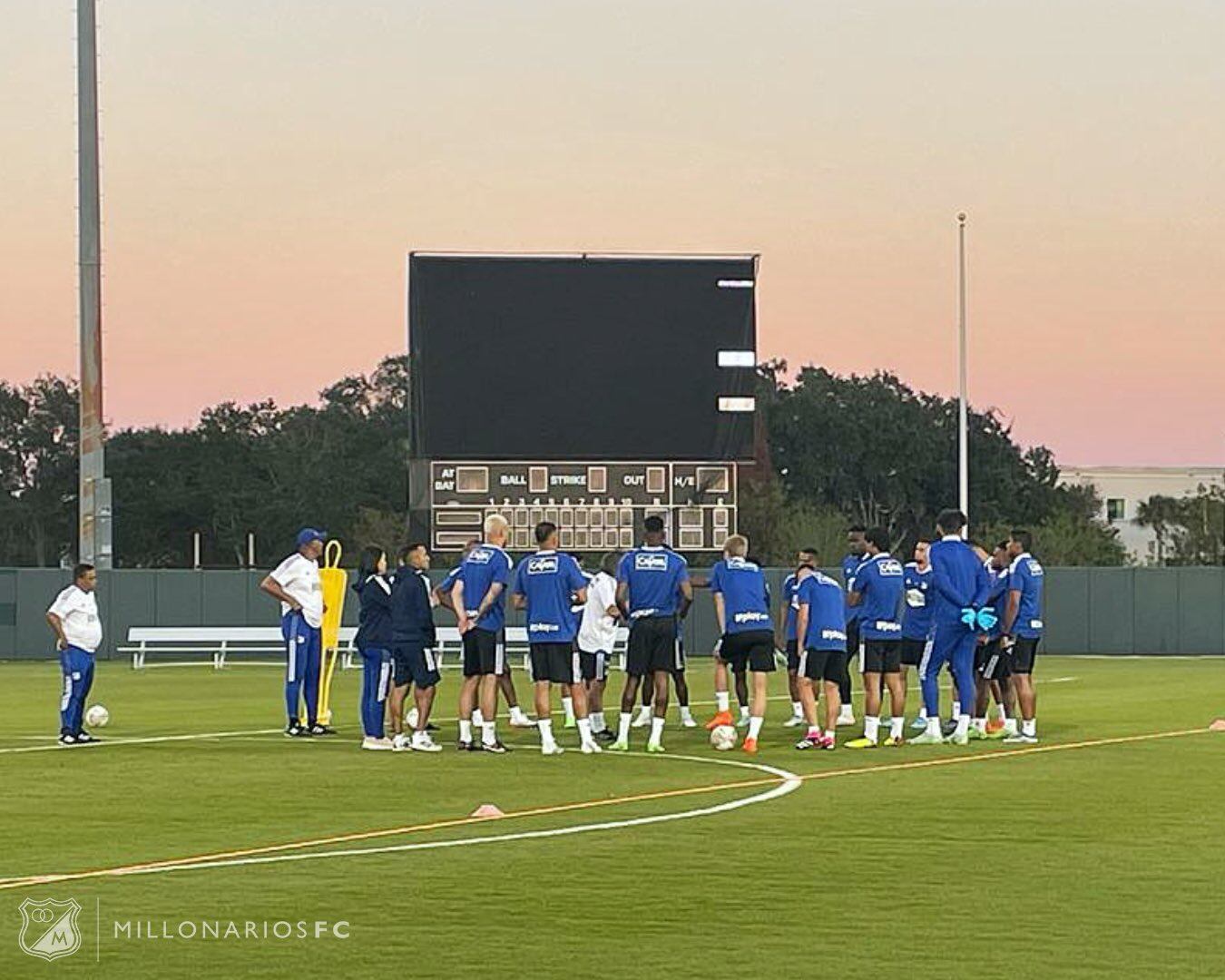 Millonarios en su primer entrenamiento en Orlando, Estados Unidos / Twitter: @MillosFCoficial.