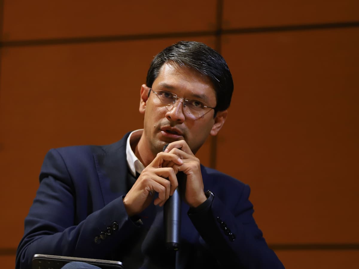 Pacto Histórico incluirá a Camilo Romero en encuesta para elegir candidato en Bogotá