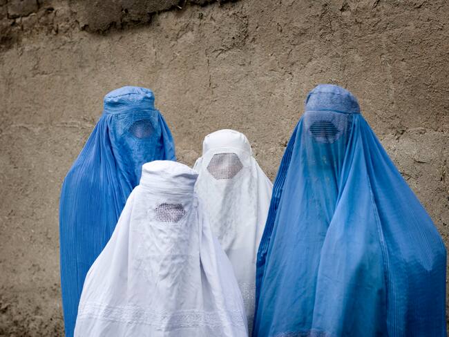 “Talibanes les han quitado el sueño a las niñas”: defensora de derechos de las mujeres