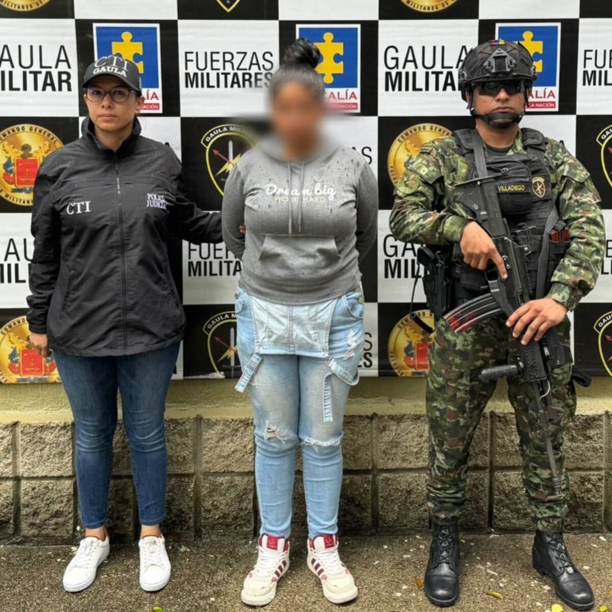 Capturan una mujer cuando iba a recibir $20 millones de una extorsión