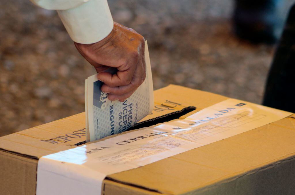Miguel Obando y Juan Suárez relataron en La W que fueron despedidos por sus empleadores tras revelar que el pasado 19 de junio votaron por el hory presidente electo Gustavo Petro. (Foto: Schneyder Mendoza / Getty Images)
