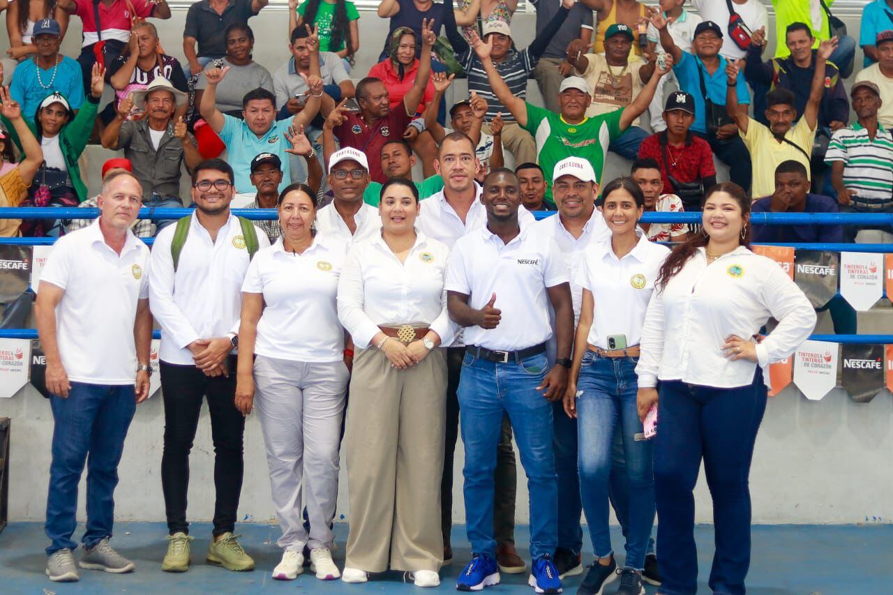 Tinteros y tinteras de corazón: un homenaje a los vendedores de tinto de Cartagena