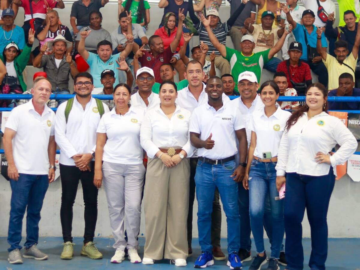 Tinteros y tinteras de corazón: un homenaje a los vendedores de tinto de Cartagena