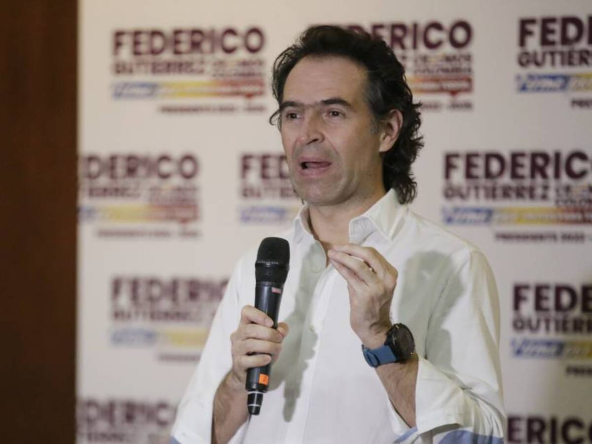 Federico Gutiérrez entrega más de 1 millón de firmas por su candidatura presidencial