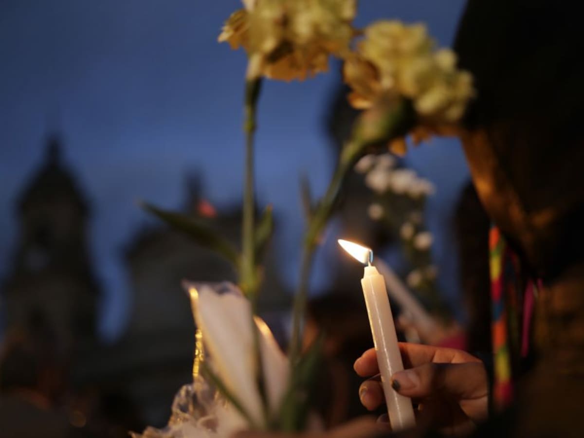 Plantón de colectivos en Pereira rechazando masacres perpetradas en el país
