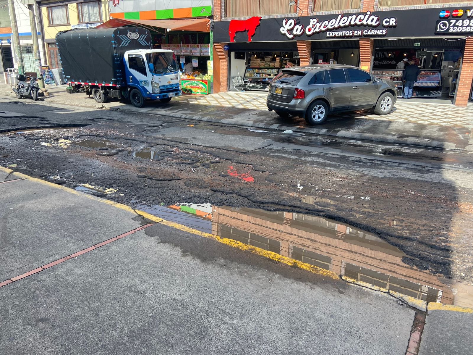 Uno de los huecos en más grandes del barrio