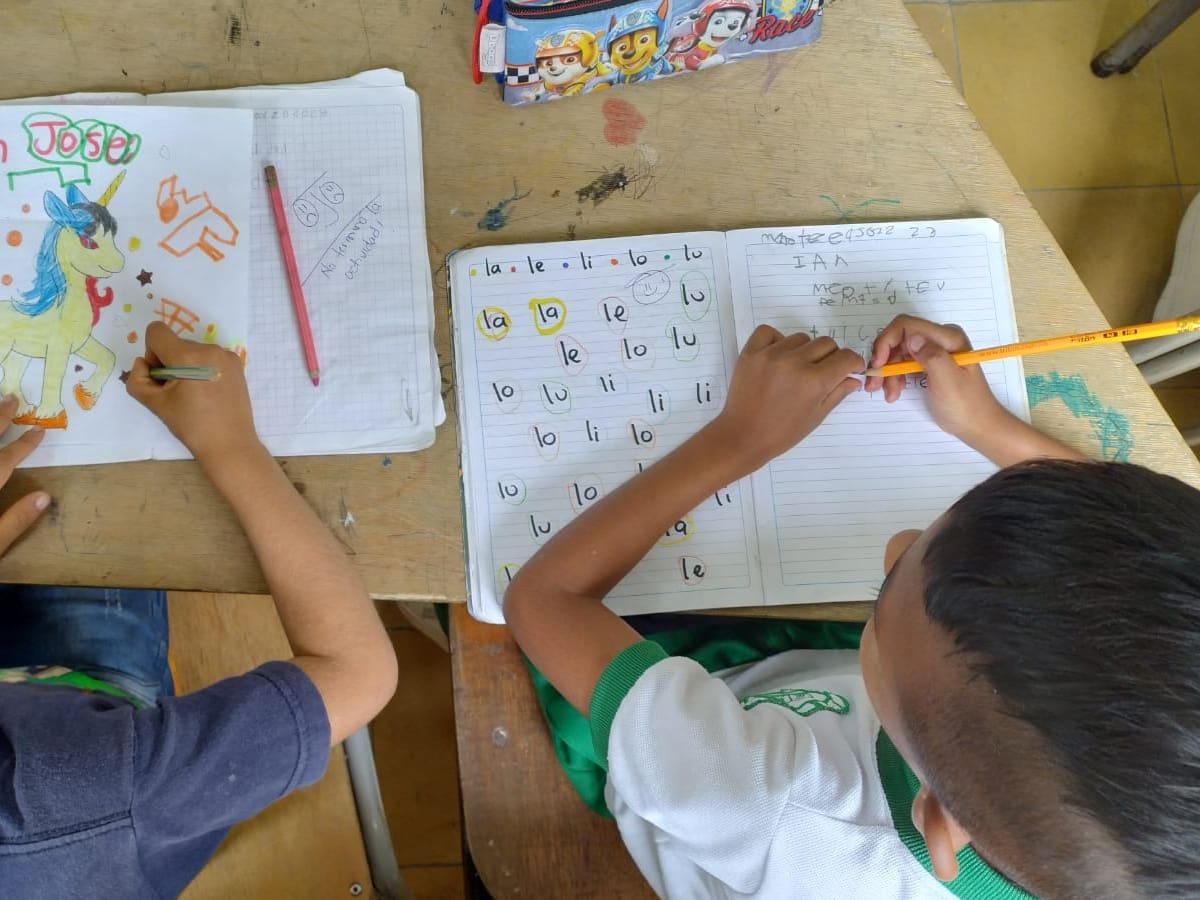 El Concejo de Manizales propone regular el uso de celulares en los colegios públicos