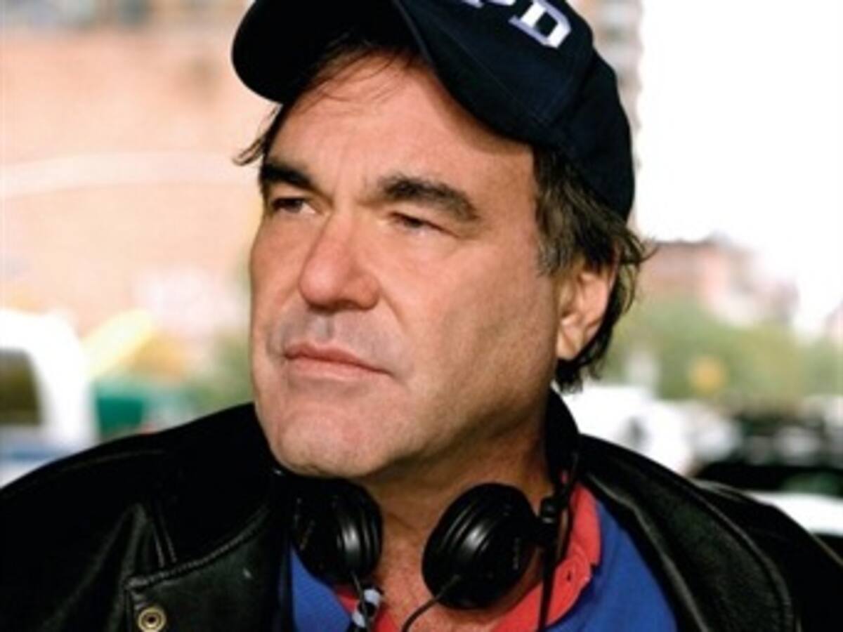 Oliver Stone, persona non grata al decir que Evita era 'una mezcla de santa y prostituta'