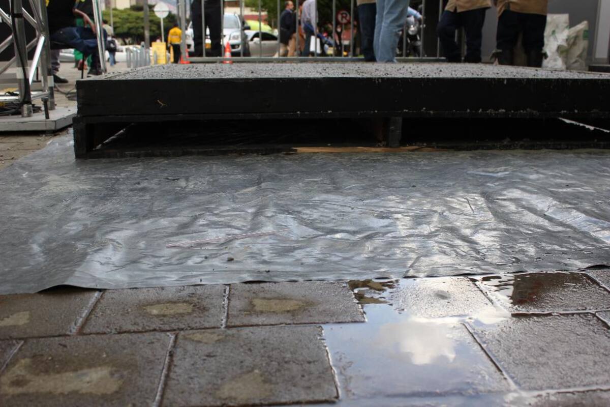De primera mano, mire cómo actúa el concreto permeable frente a la humedad.