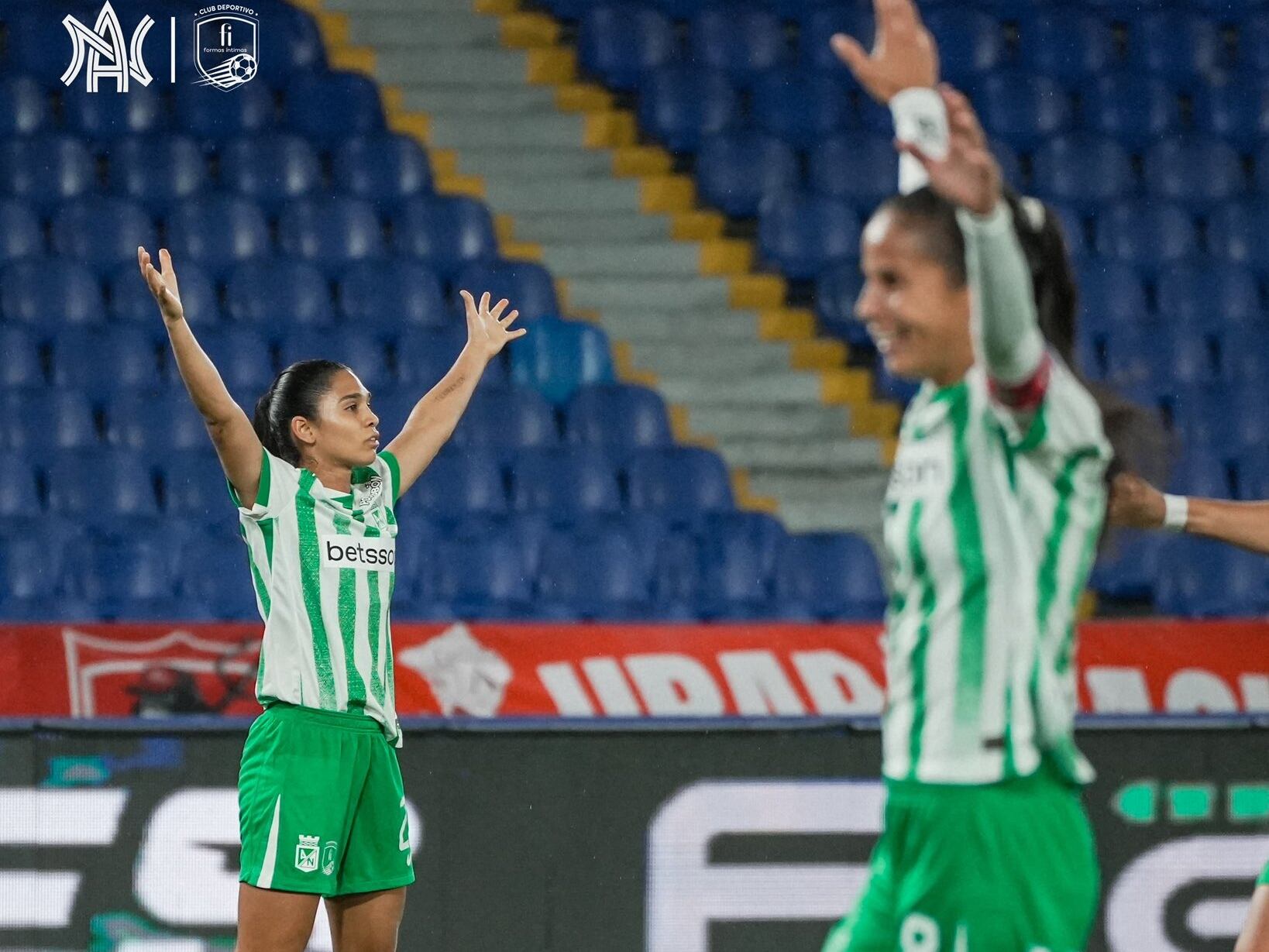 Las jugadoras de Nacional festejan uno de sus  tres goles contra el América / Twitter: @naloficialfem.