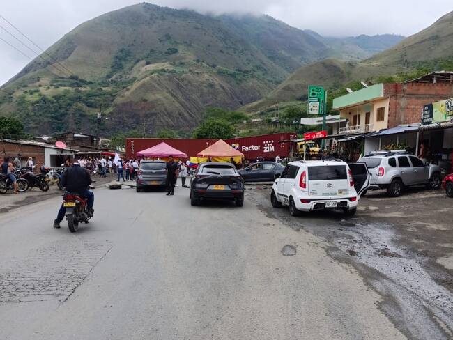 Gremios económicos preocupados por continuos bloqueos en la vía a Buenaventura