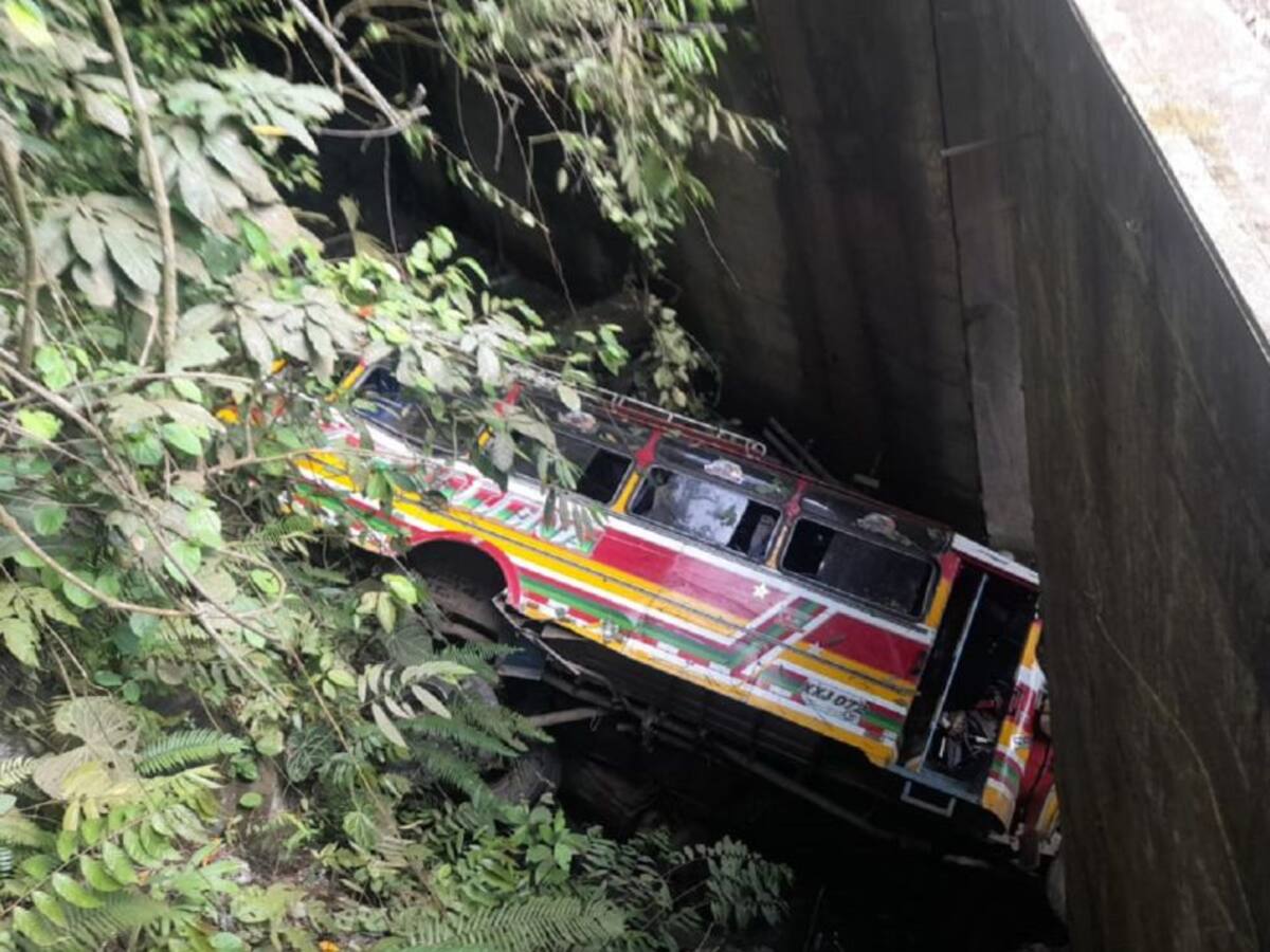 28 heridos dejó accidente de un bus intermunicipal en Santander