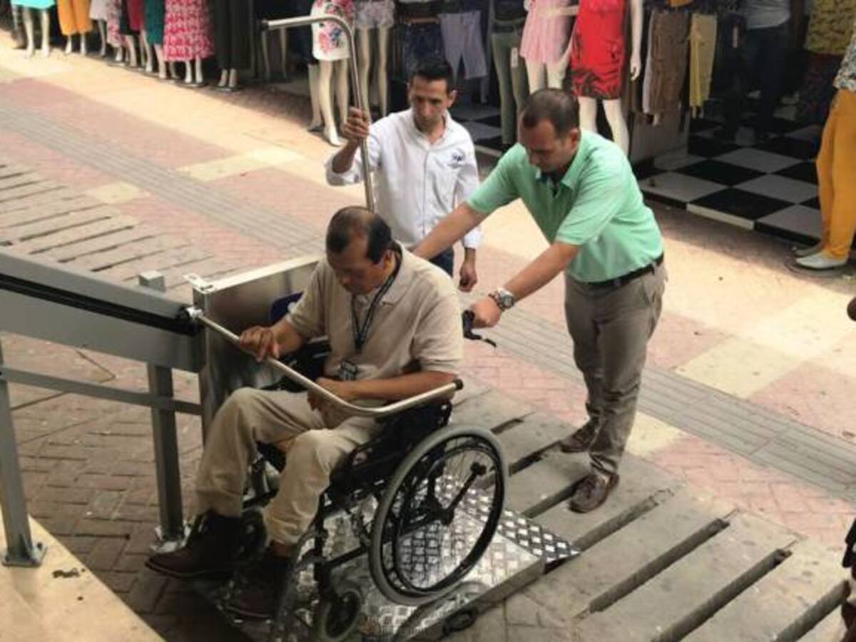 Instalan Plataforma Salva Escalera en las Antiguas EEPP de Cartagena