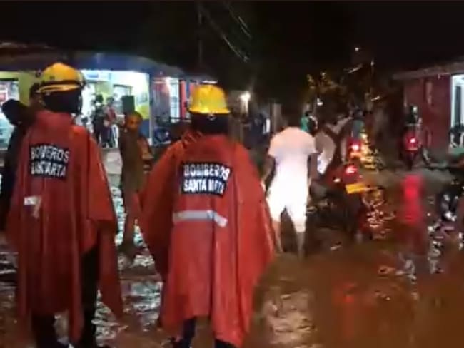 Emergencia por lluvias en Santa Marta . Bomberos