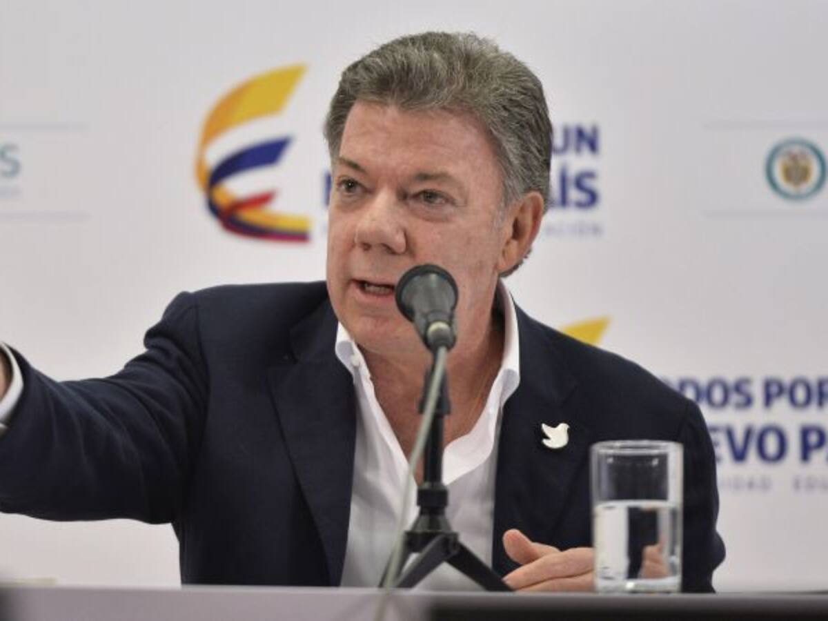 Santos fija tres condiciones para hablar con Maduro