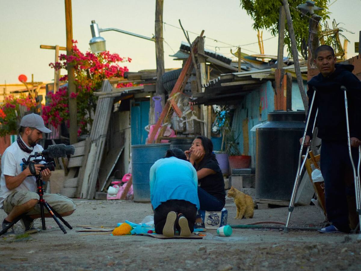 Un hogar que arde también es esperanza en “Partes de una casa”