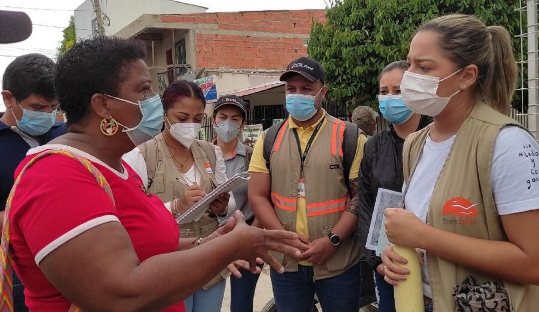 Un equipo liderado por la gerente María Claudia Peñas se subió a los buses para atender las peticiones y propuestas de los usuarios.