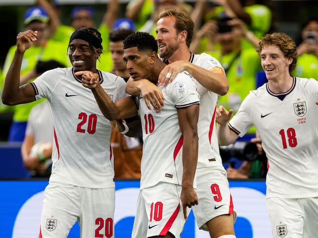 DALLAS, TEXAS - JUNE 17: Jude Bellingham of England celebrates with Noni Madueke of England, Harry Kane of England and Anthony Gordon of England after scoring his team's third goal during the FIFA World Cup 2026 Group L match between England and Croatia at Dallas Stadium on June 17, 2026 in Dallas, Texas. (Photo by MB Media/Getty Images)