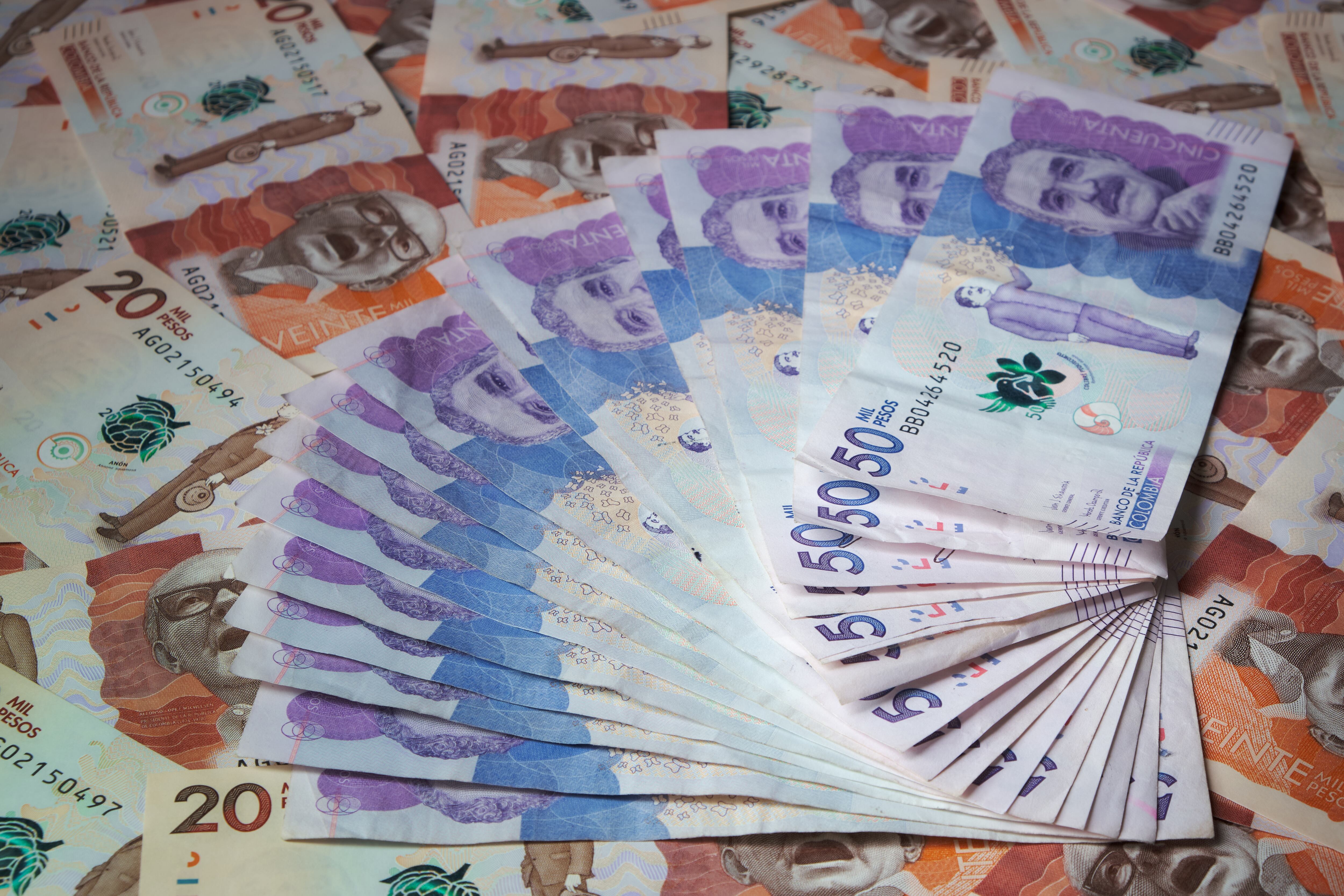 Dinero colombiano.