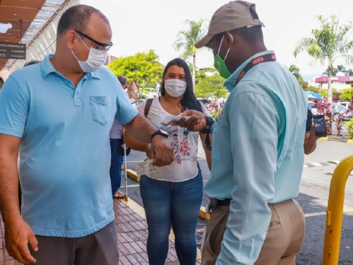 Cali pasa de alerta roja en salud a naranja por el COVID-19