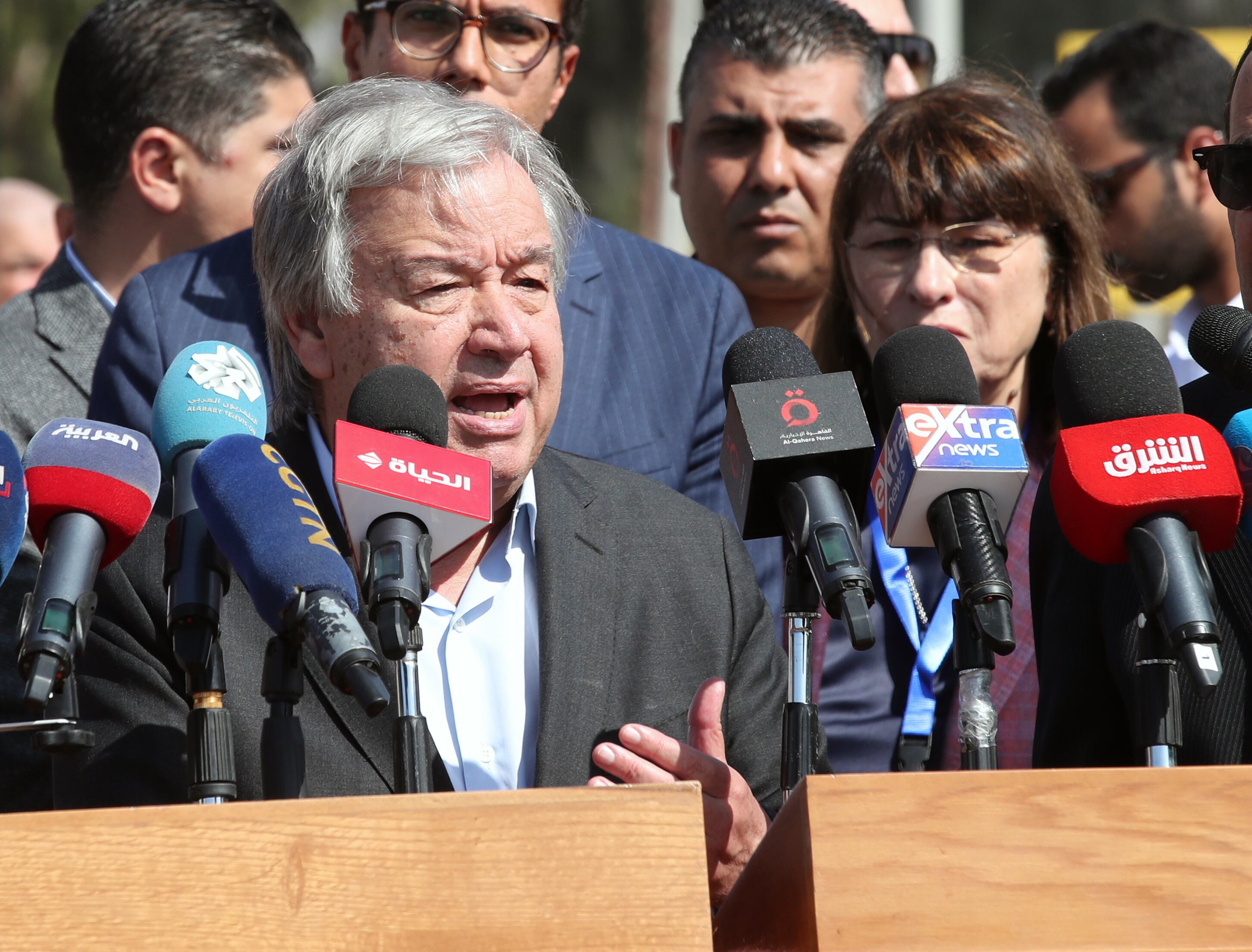 Rafah (Egypt), 20/10/2023.- Secretary-General of the United Nations Antonio Guterres speaks during a press conference at Rafah border gate between Egypt and Gaza, in Rafah, Egypt, 20 October 2023. Guterres said there is need 'to have these trucks moving as quickly as possible and as many as necessary...to go every day into Gaza to provide enough support for the Gaza people.' International mediators continue to push for the passage of aid into Gaza and the exit of foreign nationals fleeing the conflict. Egypt's border crossing with the Gaza Strip in Rafah remained closed on 20 October, with the international aid convoys mostly stationed in the town of Arish some 50 kilometers away. (Egipto) EFE/EPA/KHALED ELFIQI