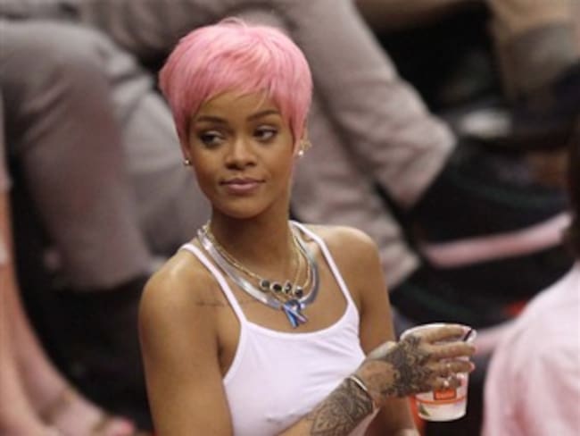 Rihanna, ahora con el pelo rosado
