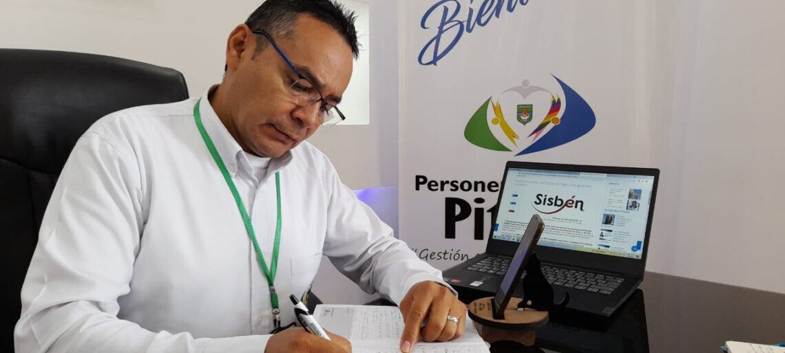 Por lo tanto, la Procuraduría ha encontrado a Hernando Reyes Liscano responsable de dos cargos disciplinarios que han sido calificados como faltas gravísimas cometidas a título de dolo.