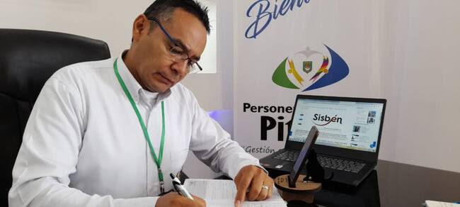 Por lo tanto, la Procuraduría ha encontrado a Hernando Reyes Liscano responsable de dos cargos disciplinarios que han sido calificados como faltas gravísimas cometidas a título de dolo.