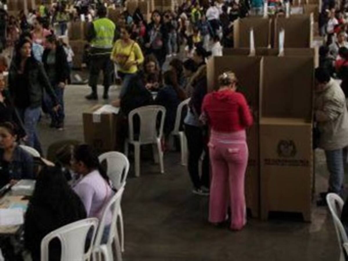 Partido Conservador consultará con sus bases si quieren candidato propio para 2014