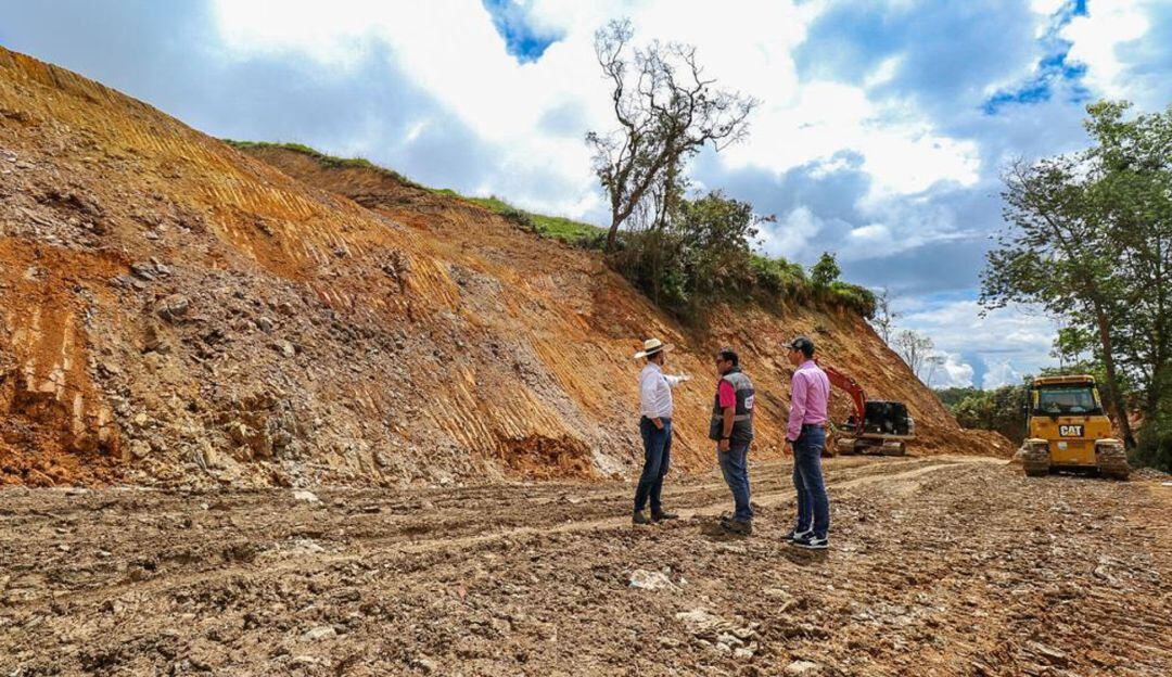 Obras de infraestrutura vial en el sector Montañitas de Salamina