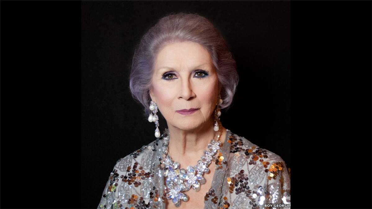 Boy George retrató a la actriz Sadie Frost vestida como Madonna para la campaña de una ONG contra la hepatitis C. "He estado tomando fotos durante años", dijo George. "Yo siempre llevo una cámara conmigo. Originalmente era sólo un hobby, pero profesionalmente, si quieres llamarlo así, lo he estado haciendo durante cinco o seis años".