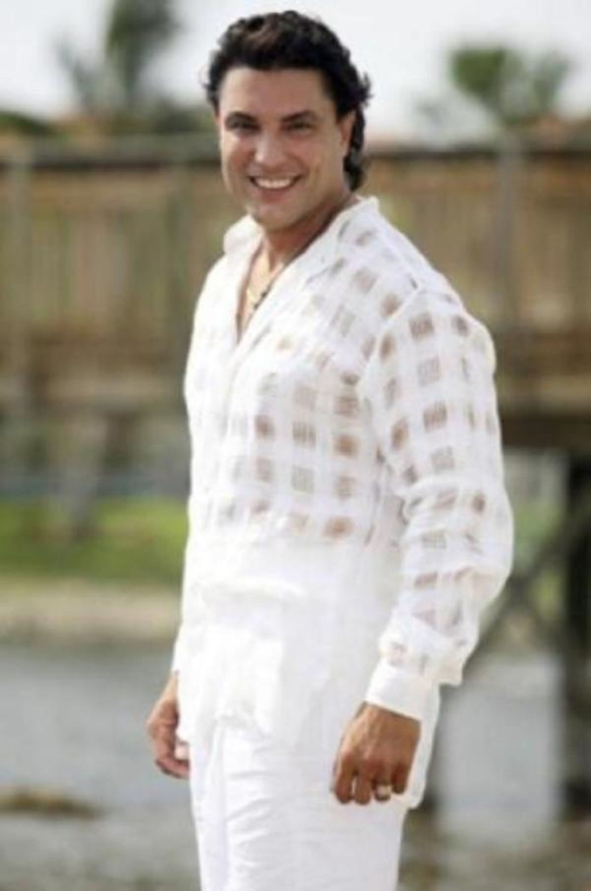 Una fotografía del exnovio de Shakira, Osvaldo Ríos, en la que aparecía desnudo frente al espejo fue difundida por la revista TVyNovelas.