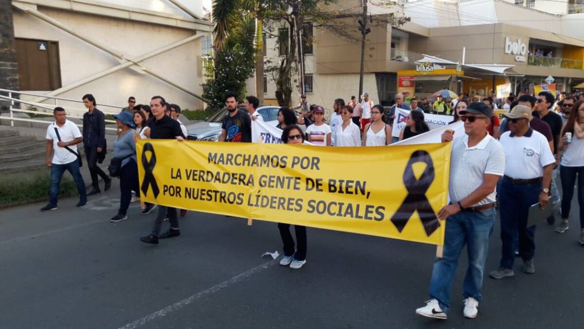 Las pancartas con mensajes alusivos a los líderes sociales