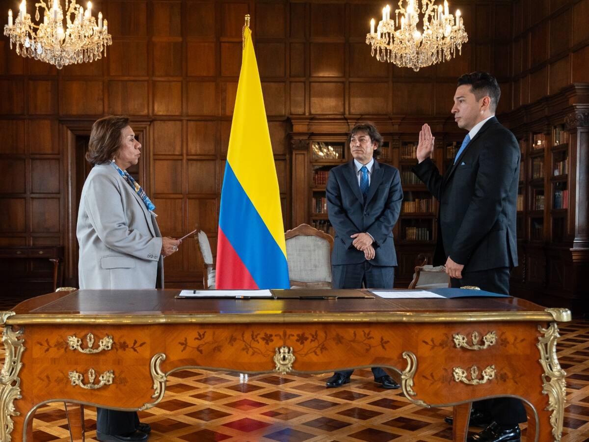Cancillería designó provisionalmente a Iván Domínguez en el consulado de Colombia en Argentina