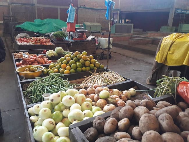 Las frutas como la mandarina, piña, mora, guayaba y mango, escasearon y por ende su precio se elevó.
