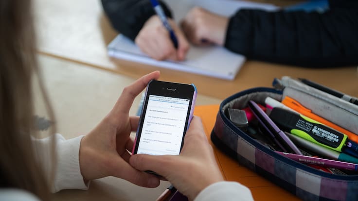 “La prohibición no es efectiva”: experta sobre límites de regulación de redes sociales para menores