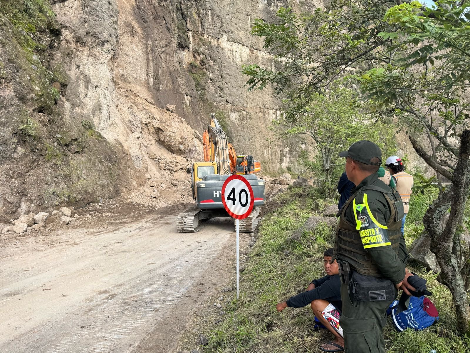 Invías advierte peligro en la vía Pasto - Mojarras por caída de rocas - Cortesía Invías