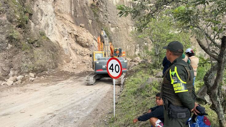 Cierre de la vía Panamericana por derrumbes genera millonarias pérdidas en Nariño