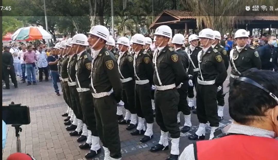 La ceremonia religiosa se adelanta con la presencia de todas las autoridades del orden departamental y Nacional.