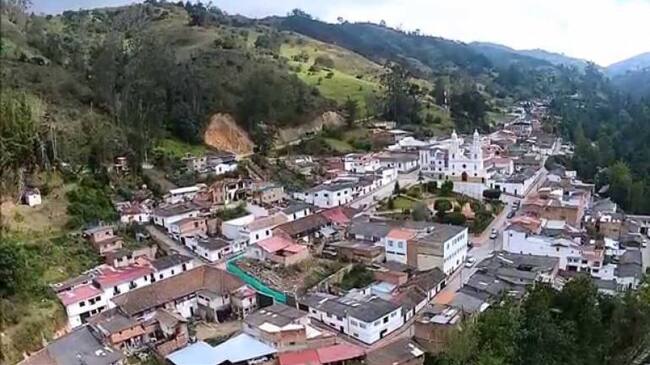 Las autoridades acuden a otros municipios en busca de personal.