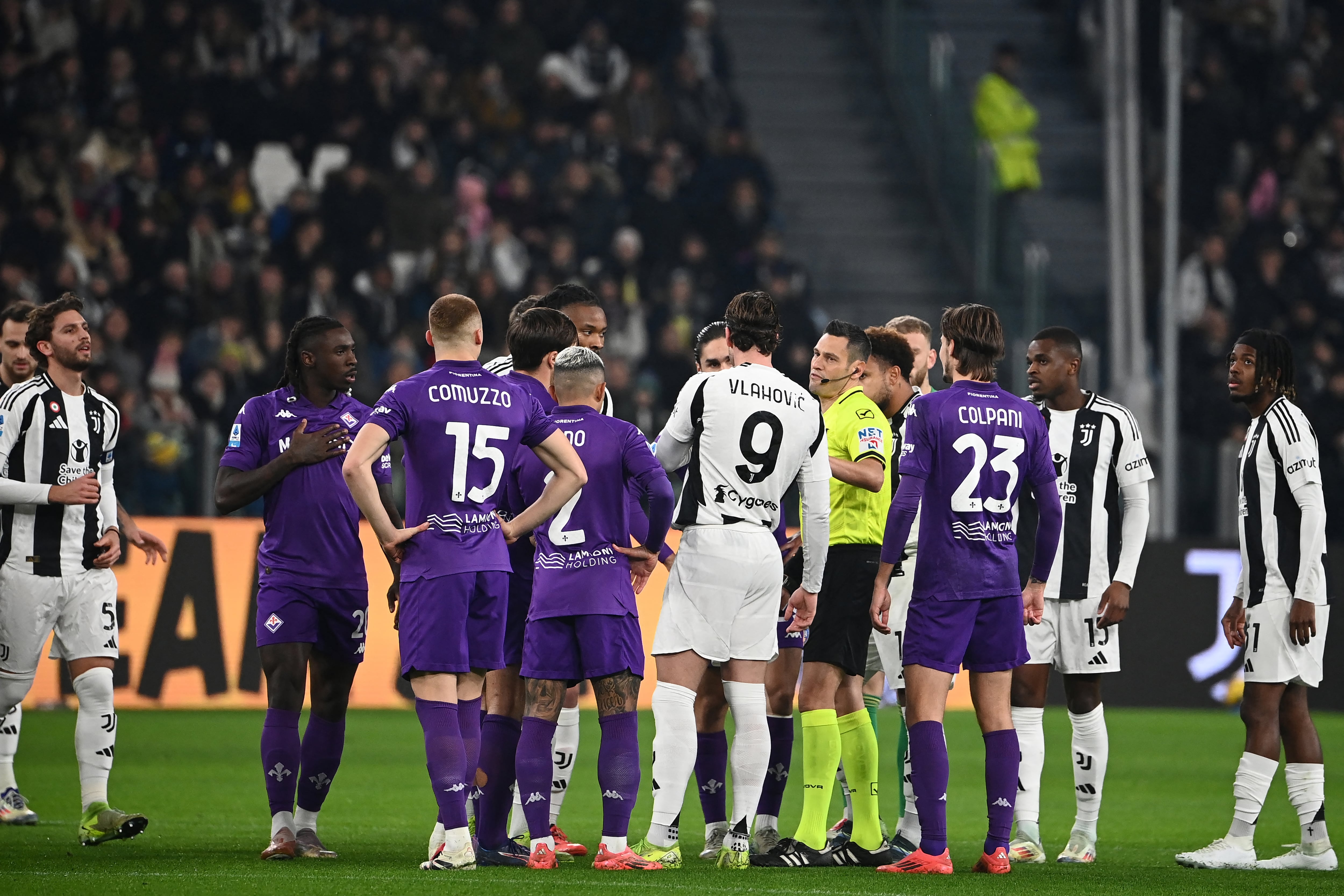 Se detuvo el duelo entre Juventus y Fiorentina por cánticos racistas. (Photo by ISABELLA BONOTTO/AFP via Getty Images)