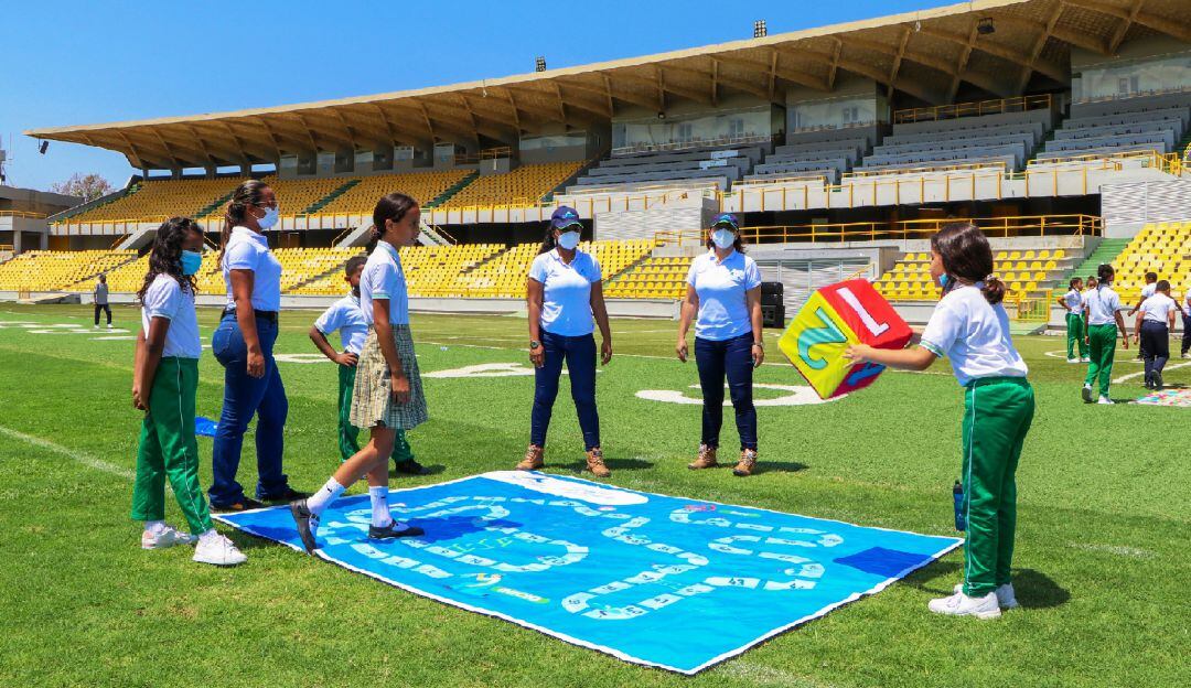 Participaron 14 colegios, 7 barrios, 866 personas sensibilizadas con programación académica y recreativa con el Acuapicnic