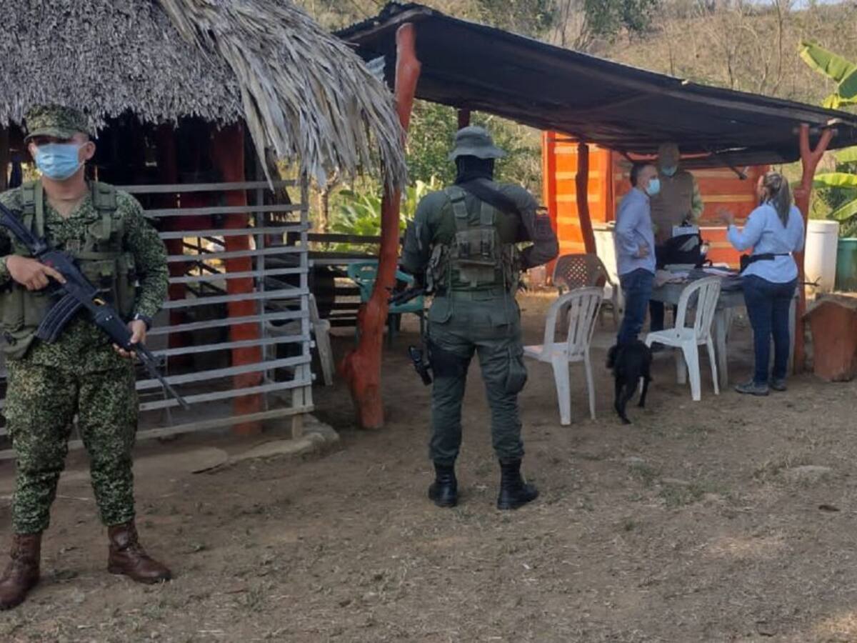 Policía acompaña procesos de restitución de tierras en Bolívar