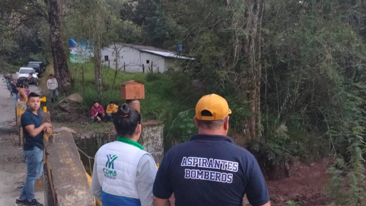 Miembro de la Defensa Civil en Suratá