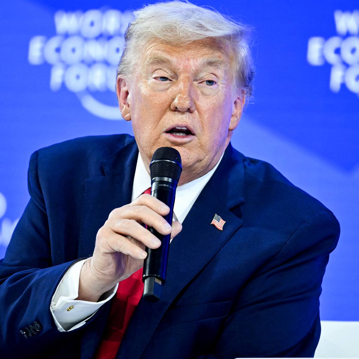 Trump defendió sus aranceles y asegura que EE.UU. “mantiene el mundo entero a flote”